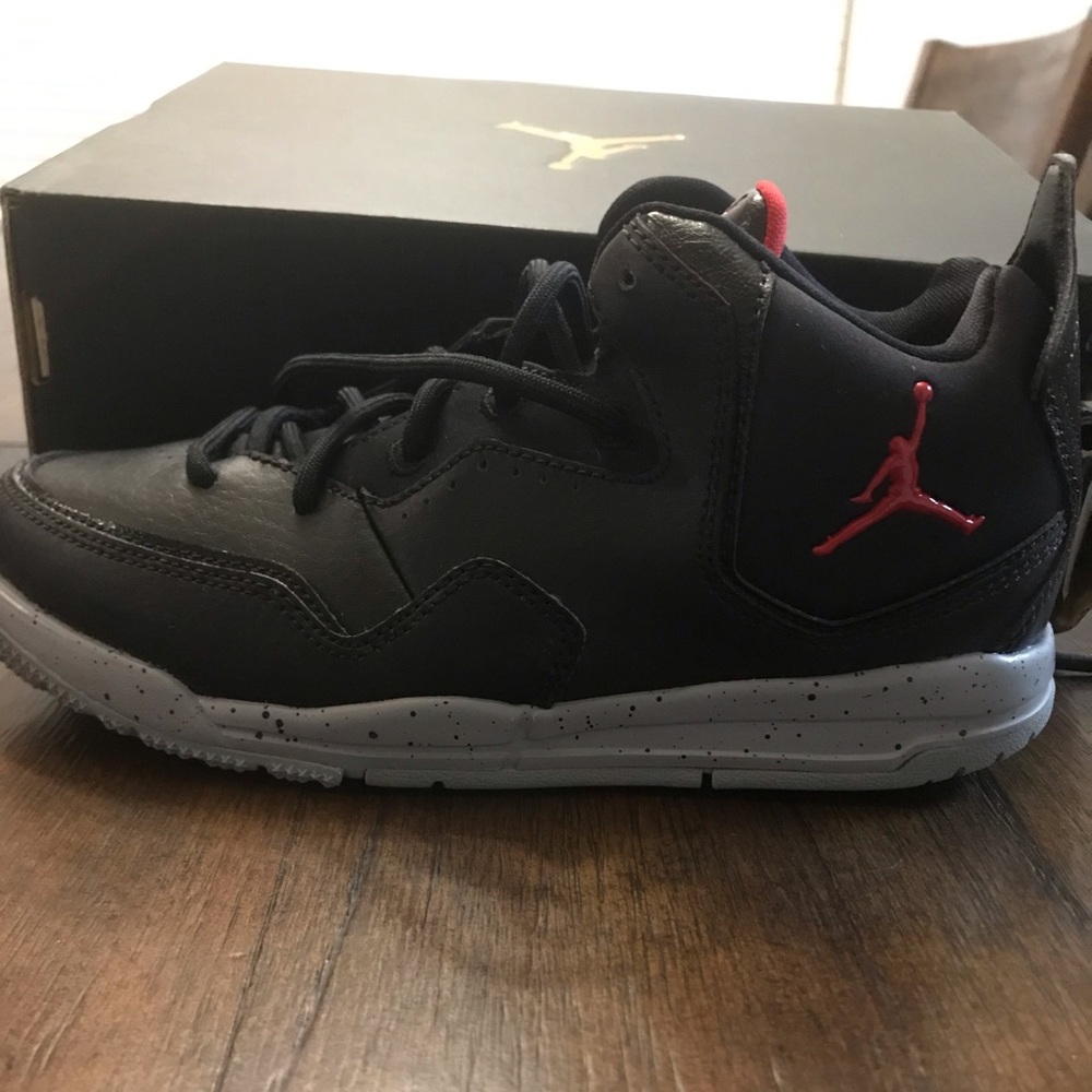 Boys Nike Jordan Courtside 23 Black size 2Y NWT